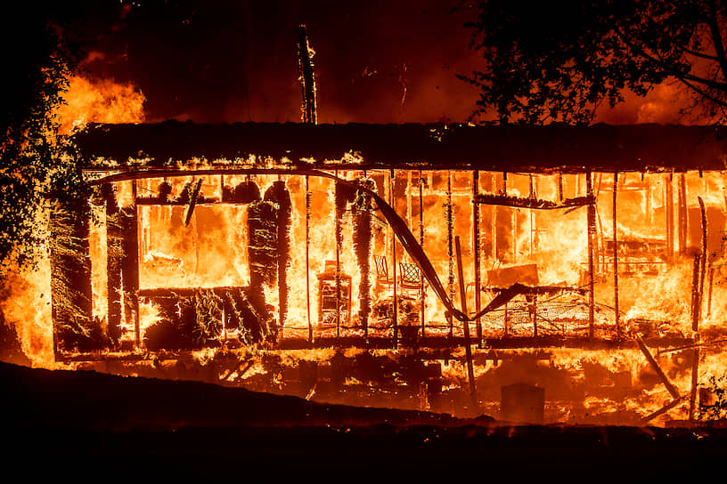 Джимтаун, штат Калифорния, США. Дом, сгоревший во время лесного пожара
