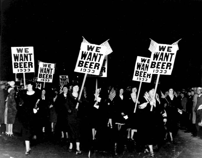 По многочисленным просьбам гражданок пиво в США было легализовано раньше, чем остальной алкоголь