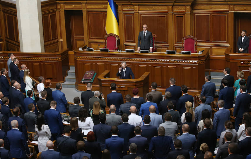Председатель Верховной рады Украины Андрей Парубий (вверху)