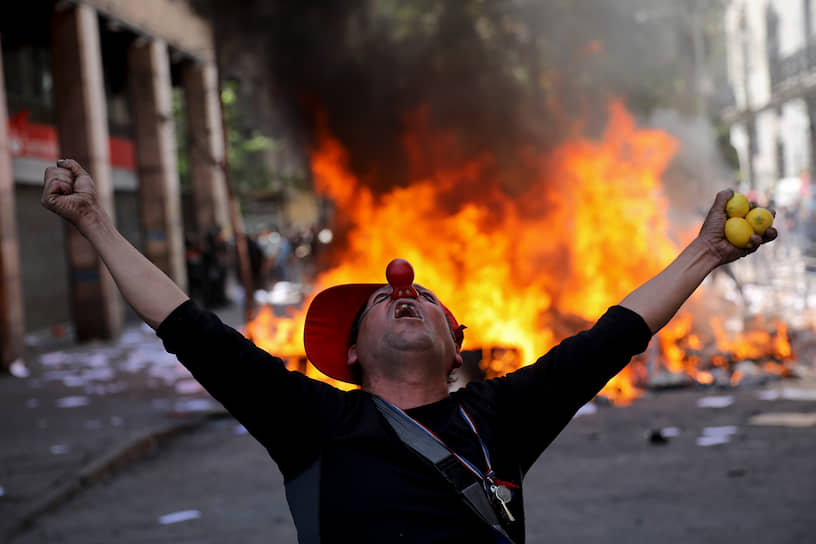 17 октября массовые протесты в &lt;b>Чили&lt;/b> спровоцировало резкое повышение цен на проезд в общественном транспорте. Акции быстро переросли в беспорядки и столкновения с полицией