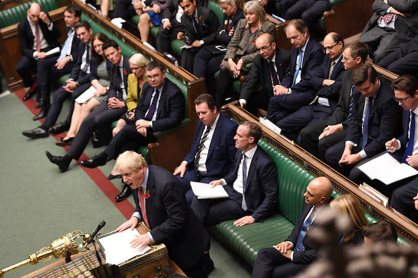 Премьер-министр Великобритании Борис Джонсон выступает в парламенте по поводу выхода страны из ЕС