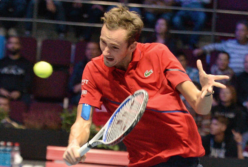 Свежие успехи превратили Даниила Медведева (четвертый слева) в одного из фаворитов итогового турнира сезона
