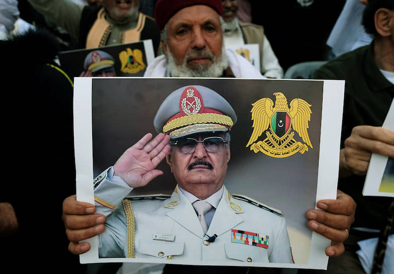 Ливийский фельдмаршал Халифа Хафтар (на фото)