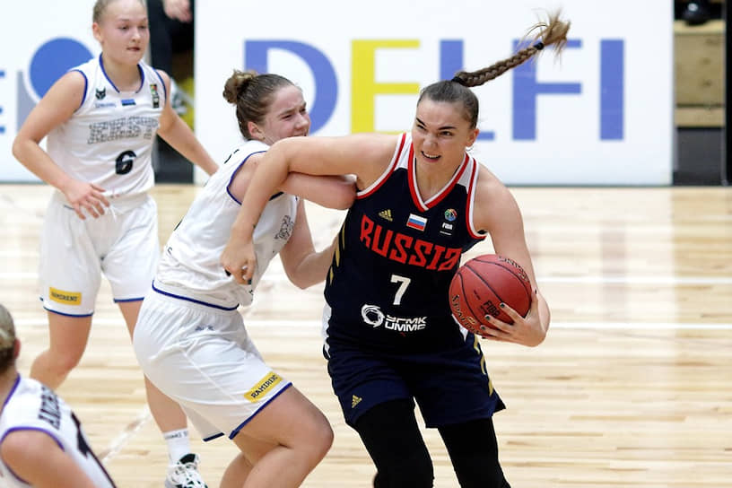 Баскетболистка сборной России Мария Вадеева во время матча со сборной Эстонии
