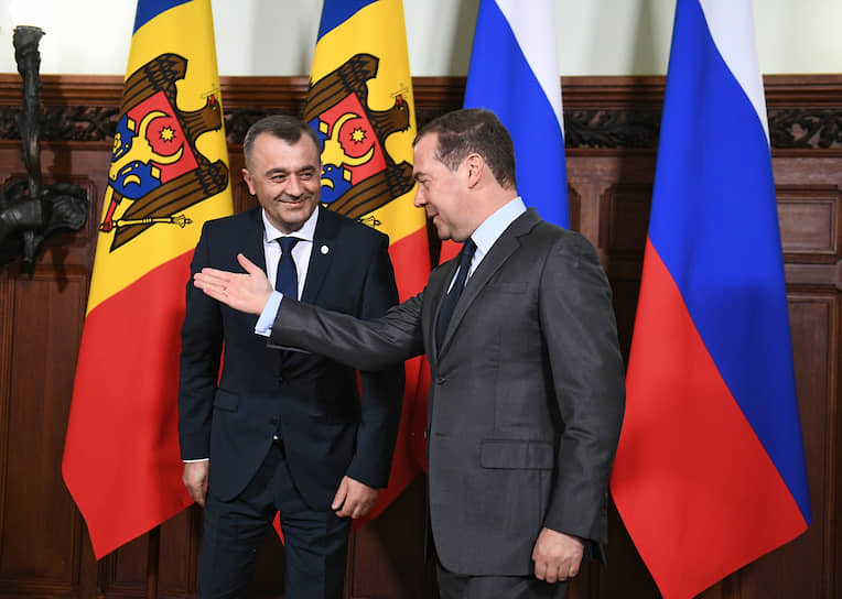 Премьер-министр Молдавии Ион Кику (слева) и премьер-министр России Дмитрий Медведев