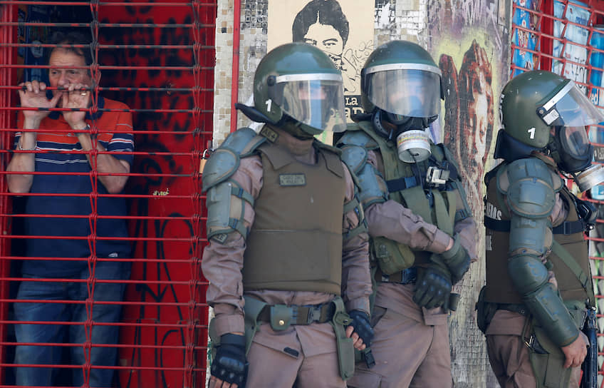 Вальпараисо, Чили. Полицейские во время антиправительственных акций протеста