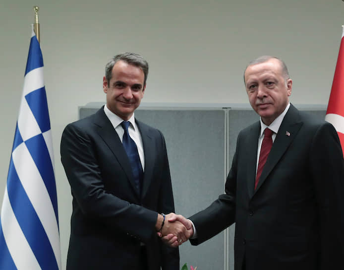 Премьер-министр Греции Кириакос Мицотакис (справа) и президент Турции Реджеп Тайип Эрдоган 