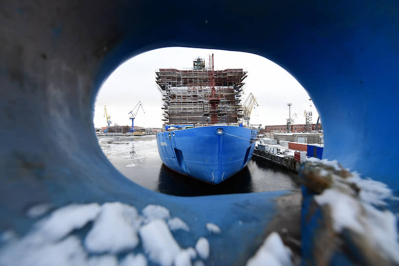 Санкт-Петербург. Строящийся ледокол «Сибирь» 