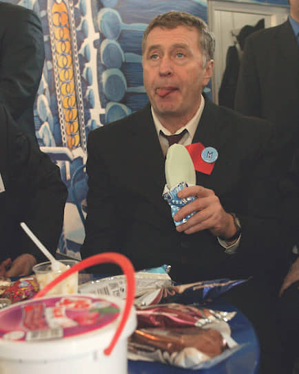 2003 год. Во время дегустации мороженого на первой международной выставке «Мир мороженого и холода» во Всероссийском выставочном центре  