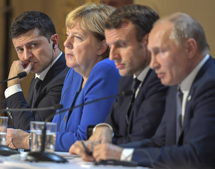 Слева направо: президент Украины Владимир Зеленский, канцлер Германии Ангела Меркель, президент Франции Эмманюэль Макрон и президент России Владимир Путин на саммите «нормандской четверки» в Париже