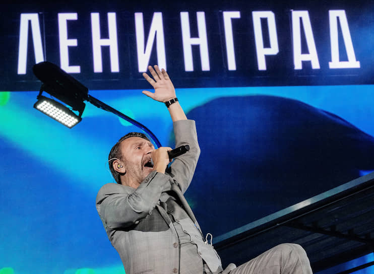Распад «Ленинграда»
&lt;br>20 марта музыкант Сергей Шнуров объявил, что группа «Ленинград» распадается. В Instagram он написал длинное стихотворение, заявив, что предстоящие гастроли станут для команды последними
&lt;br>Заметность: 268
