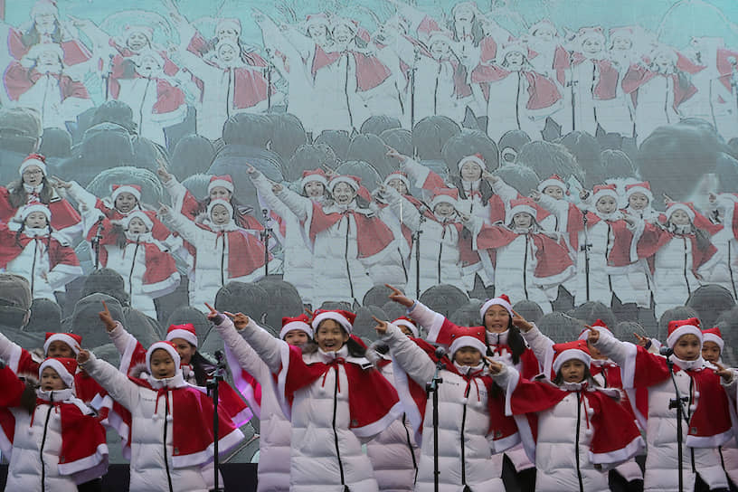 Сеул, Южная Корея. Детское выступление на рождественской благотворительной акции 