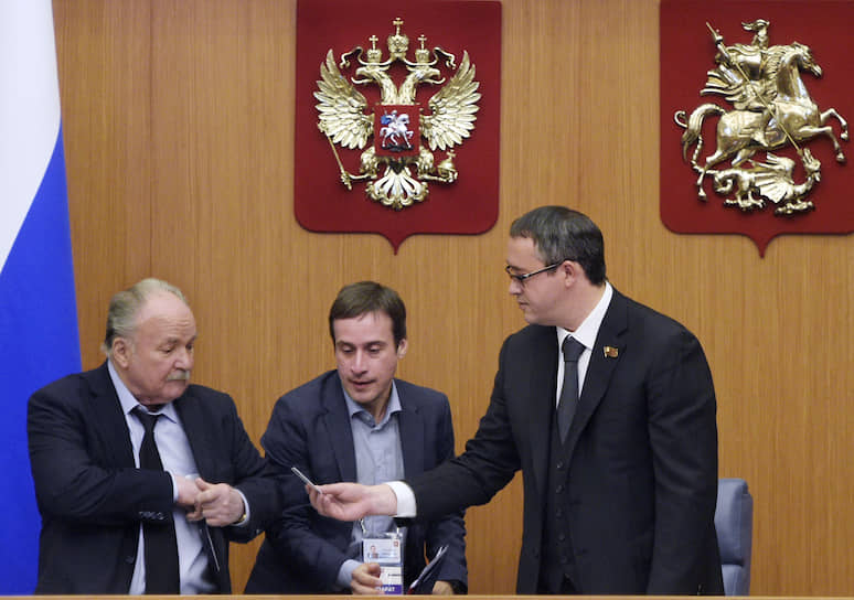 Заместитель председателя Мосгордумы Николай Губенко (слева) и председатель Мосгордумы Алексей Шапошников (справа) 