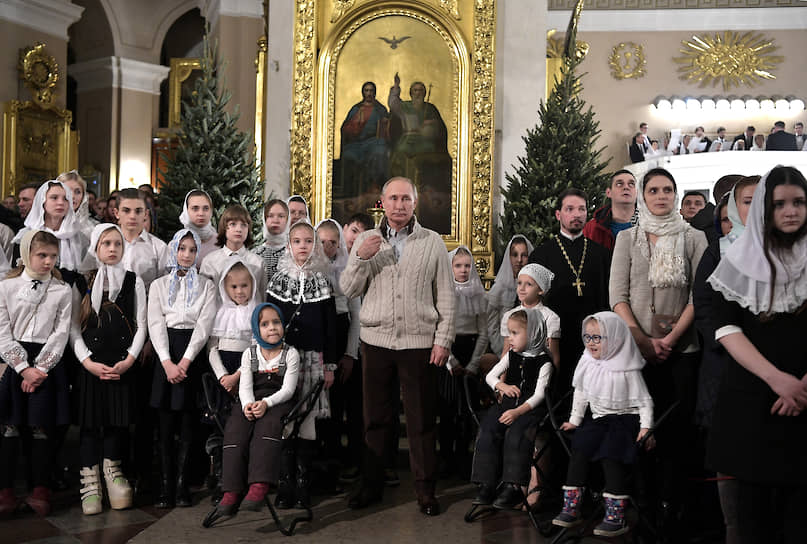 Здесь Владимир Путин уже встречал Рождество в 2019 году, а также в 2012 году, будучи премьер-министром. Тогда же президент рассказал журналистам, что в младенчестве был крещен в этом соборе