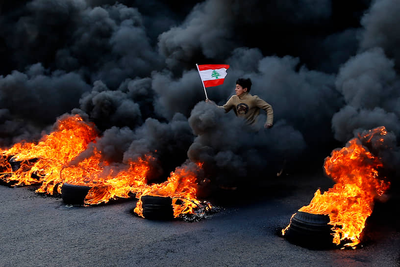 Джал-эль-Диб, Ливан. Демонстрант во время антиправительственных акций протеста