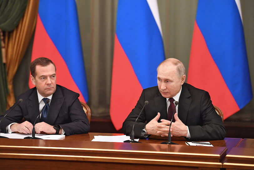 И. о. премьер-министра России Дмитрий Медведев (слева) и президент России Владимир Путин