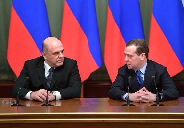  Председатель правительства РФ Михаил Мишустин (слева) и заместитель председателя Совета безопасности РФ Дмитрий Медведев