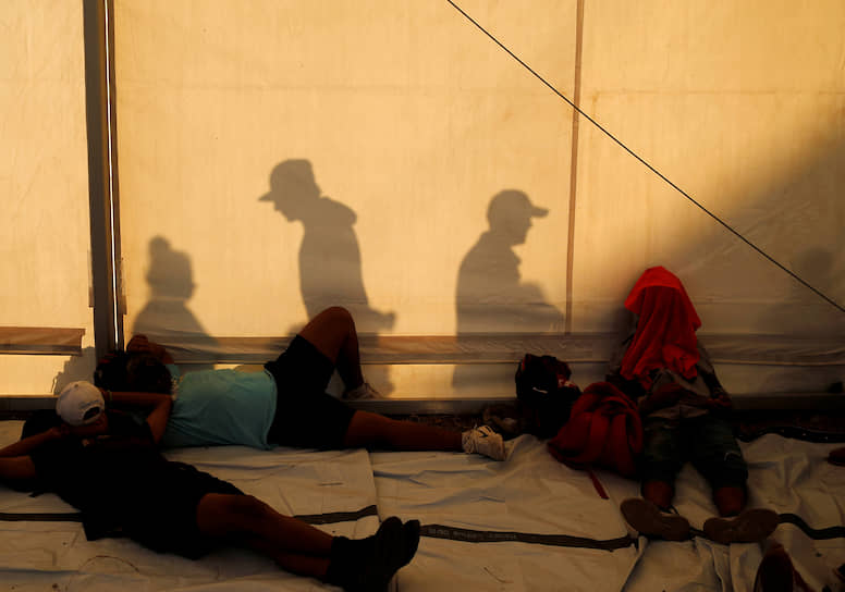Текун Уман, Гватемала. Мигранты, направляющиеся в США, на привале