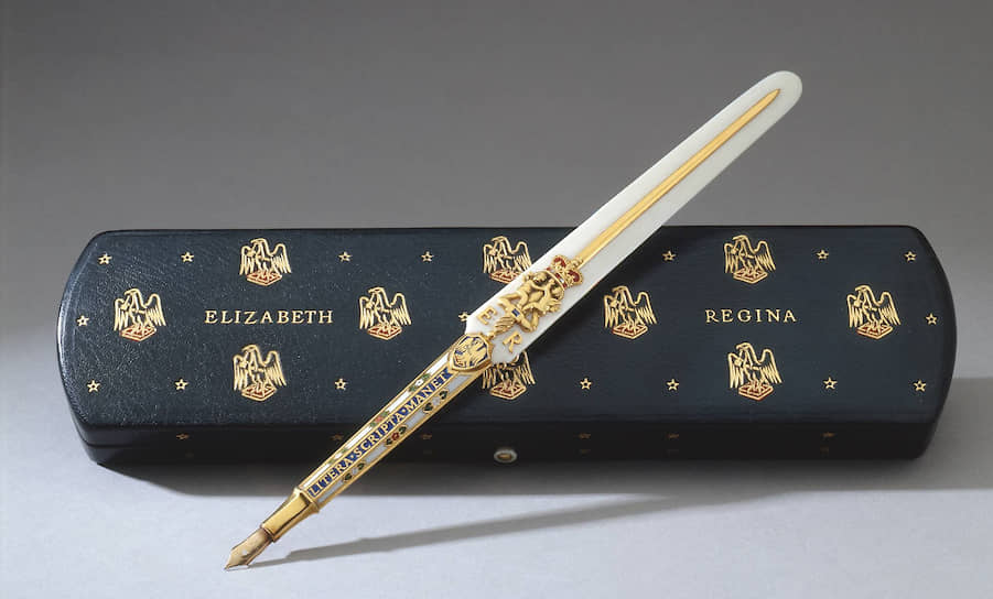 Перьевая ручка, которой Елизавета II подписывала коронационную клятву 