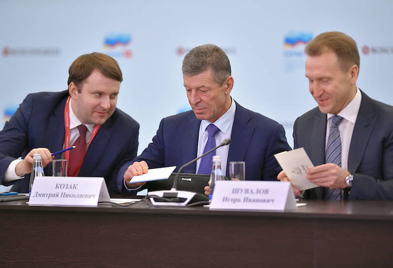 Помощник президента РФ Максим Орешкин (слева) и замглавы администрации АП Дмитрий Козак