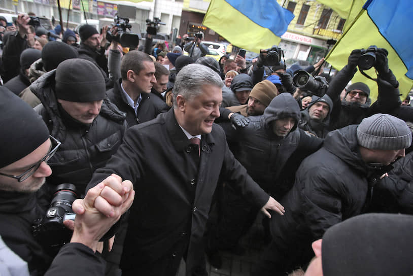 Бывший президент Украины Петр Порошенко (в центре)