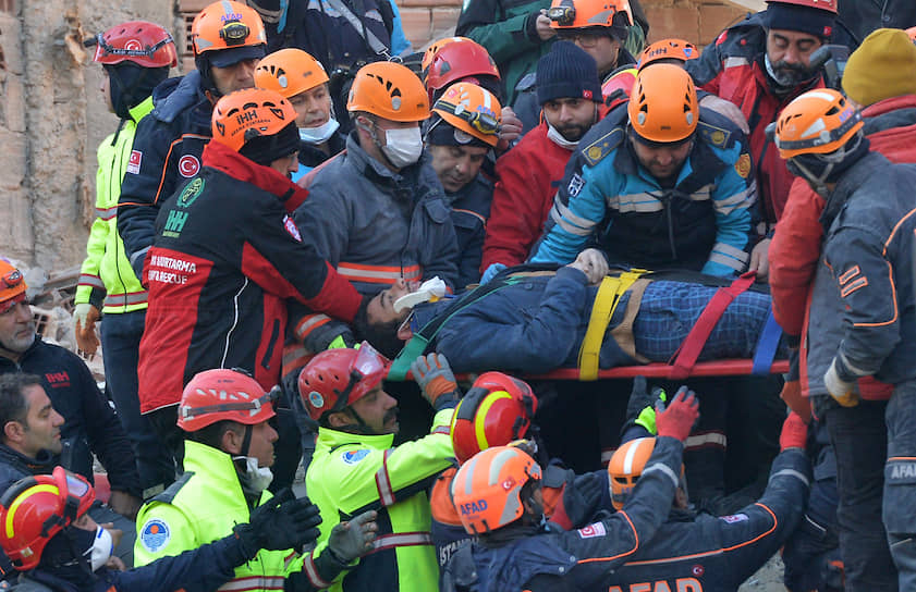 По данным на 26 января, спасатели извлекли из-под обломков 35 погибших, более 1600 человек пострадали