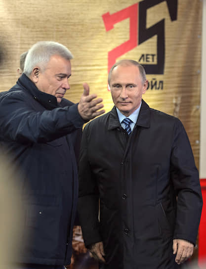 Президент ЛУКОЙЛа Вагит Алекперов (слева) и президент России Владимир Путин