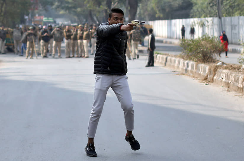 Нью-Дели, Индия. Демонстрант во время акции протеста против нового закона о гражданстве