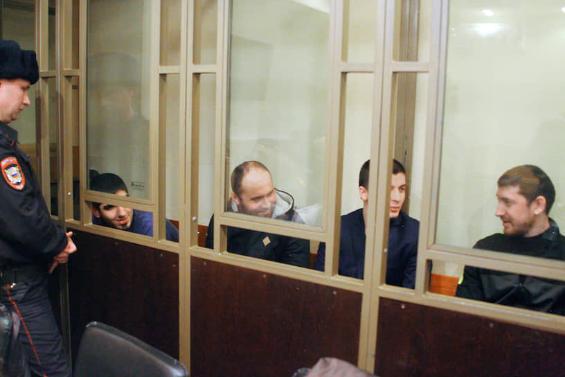 Жители Дагестана Хидирнеби Казуев (второй справа), Габибула Халдузов (справа), Самир Ибрагимов (второй слева) и Шамиль Магомедов