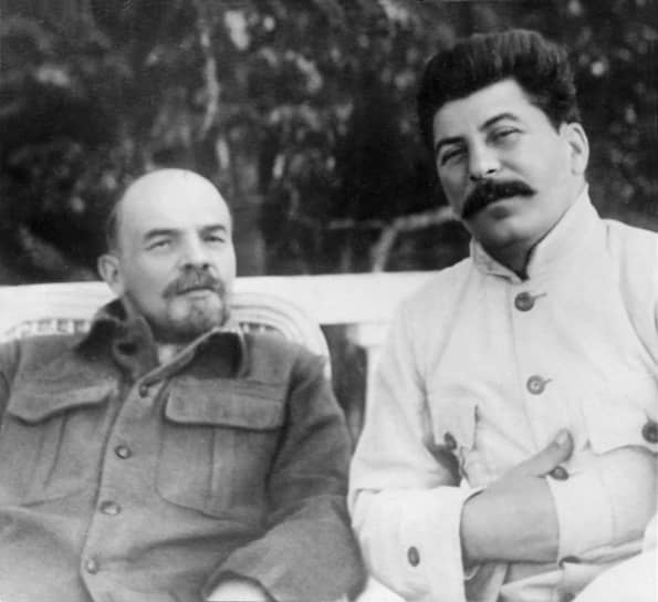 «Чтобы принизить роль Ленина и возвеличить себя, Сталин насаждал и всячески поощрял насквозь лживую “теорию” двух вождей революции»