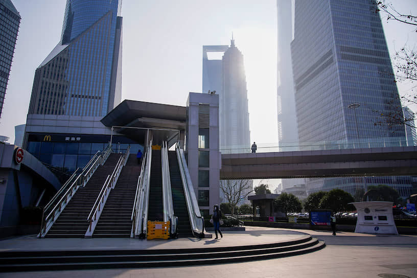 По данным рейтингового агентства Moody&#39;s, вспышка коронавируса в Китае окажет давление на продажи недвижимости в стране в первом квартале 2020 года
&lt;br>
На фото: безлюдный финансовый квартал в Шанхае