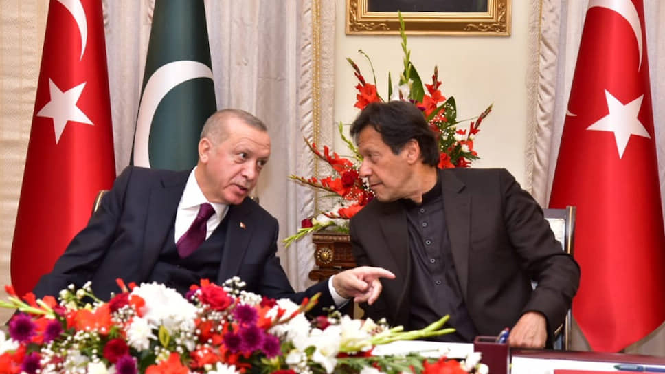 Президент Турции Реджеп Тайип Эрдоган (слева) и премьер-министр Пакистана Имран Хан