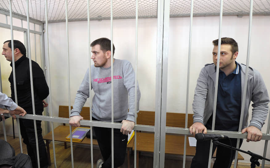Осужденные по «болотному делу» Алексей Гаскаров (слева) и Илья Гущин