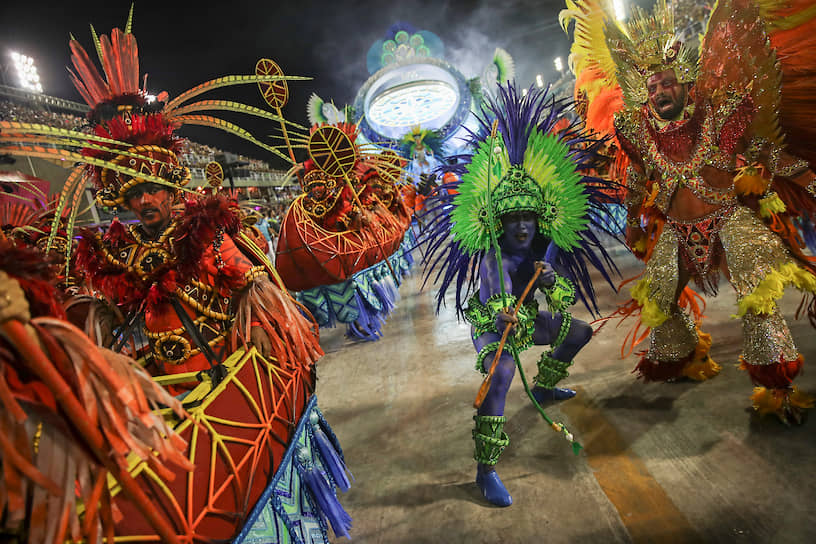 Участники карнавала в Рио-де-Жанейро