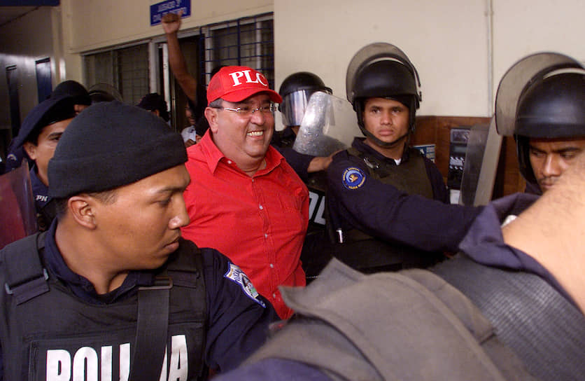 После пяти лет на президентском посту Хосе Арнольдо Алеман Лакайо провел шесть лет под домашним арестом