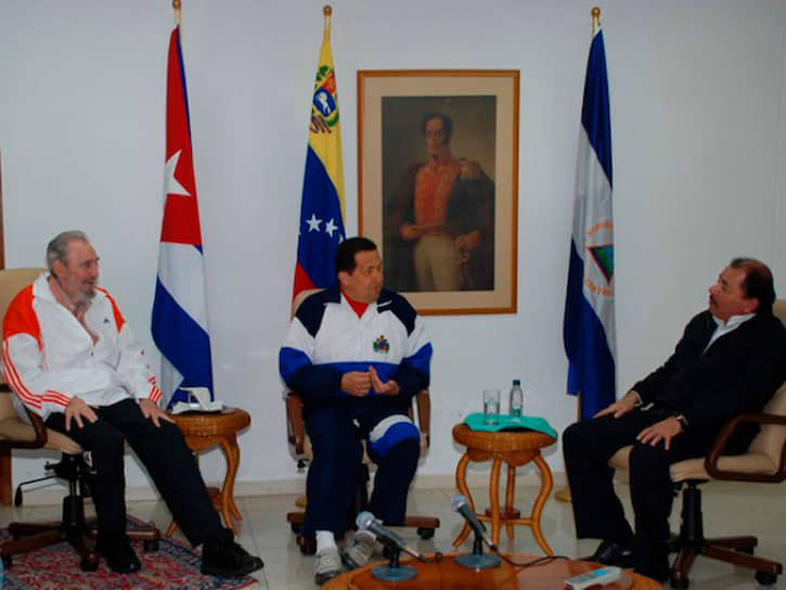 Популярный в прошлом слоган «Уго-Даниэль-Фидель» сейчас не актуален. Из трех легендарных левых лидеров Латинской Америки (на фото слева направо) – Фиделя Кастро (Куба), Уго Чавеса (Венесуэла) и Даниэля Ортеги (Никарагуа) в живых остался только последний