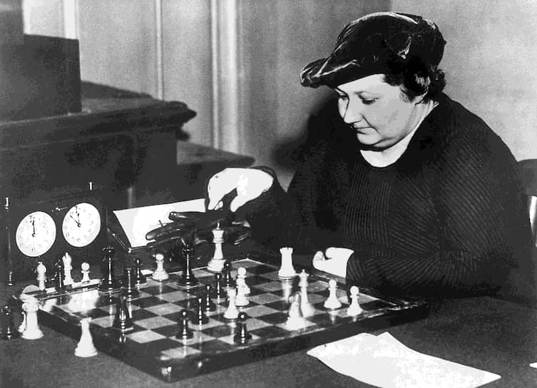 &lt;b>Вера Менчик&lt;/b>
&lt;br>Первая чемпионка мира по шахматам среди женщин. Родилась в Москве. Отец – чех, мать – англичанка. В 1927 году в Лондоне во время Всемирной олимпиады был организован первый чемпионат мира среди женщин, и госпожа Менчик победила в нем. В отдельных встречах выигрывала у сильнейших шахматистов-мужчин, таких как Махгилис Эйве, Мир Малих Султан-Хан
