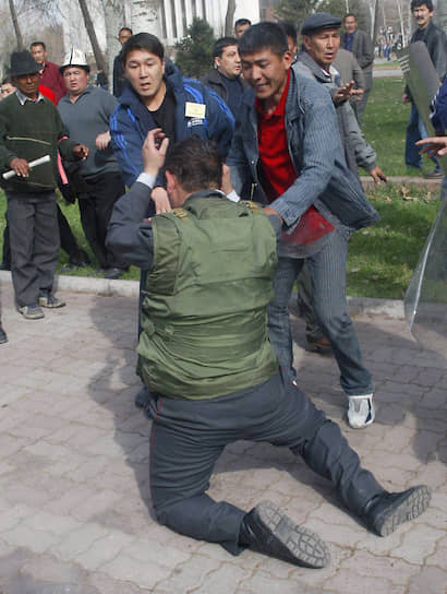 Несмотря на усиление протестных настроений, ЦИК Киргизии объявил официальные итоги выборов