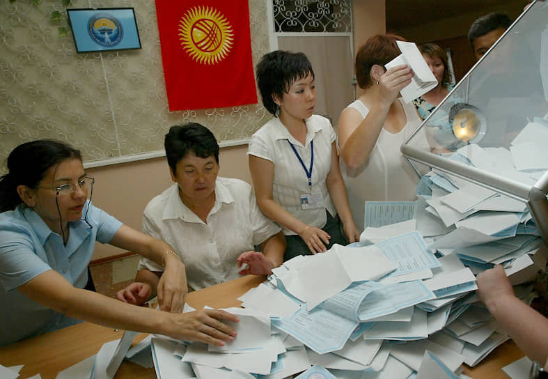 10 июля 2005 года на досрочных выборах Курманбек Бакиев был избран президентом Киргизии (88,71% голосов избирателей). Он баллотировался в тандеме с Феликсом Куловым, который после выборов занял пост премьер-министра