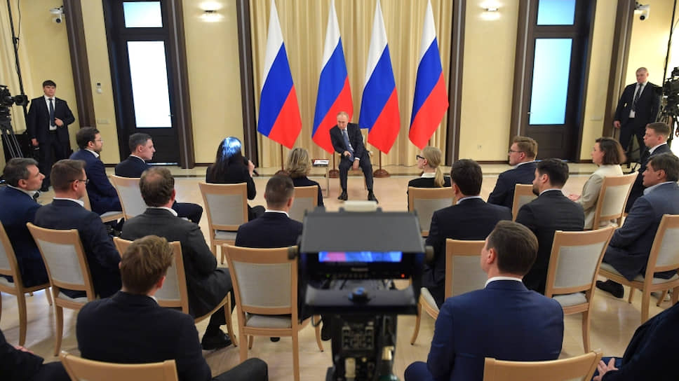 Президент России Владимир Путин во время встречи с предпринимателями