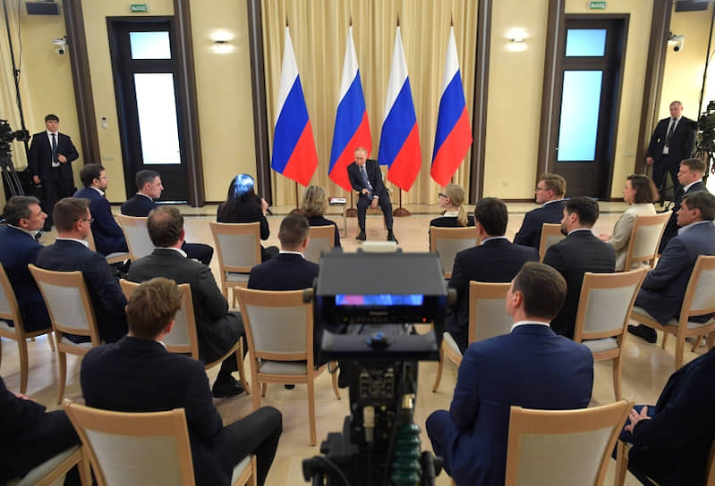 Президент России Владимир Путин во время встречи с предпринимателями
