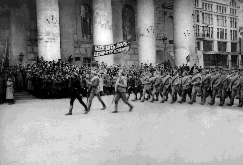 После начала массированного польского наступления под красные знамена встали даже недавние участники Белого движения