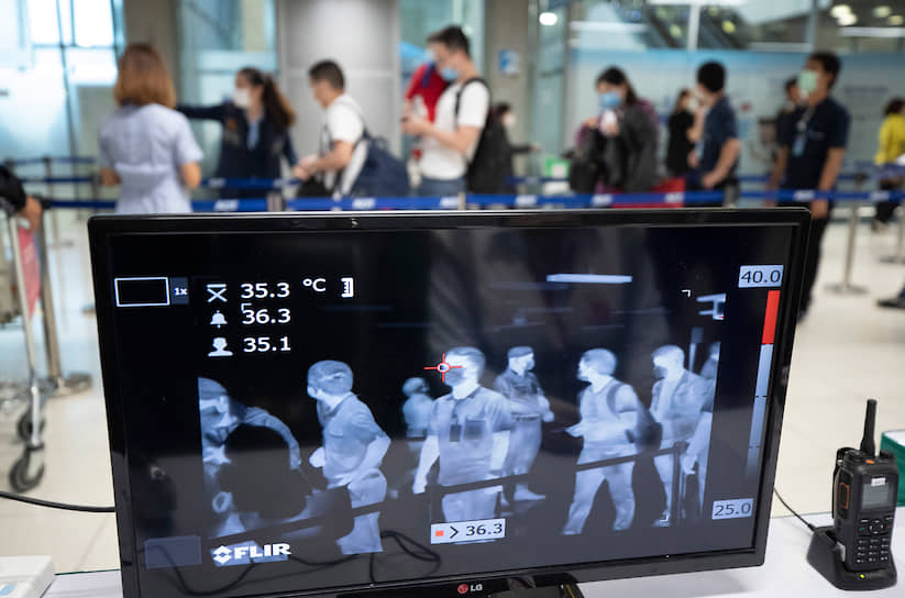 Сканер для измерения температуры тела в аэропорту Бангкока