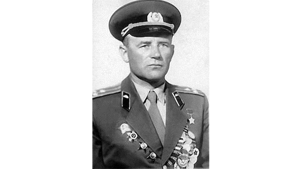 Майор Григорий Добрунов командовал батальоном, который первым достиг линии разграничения, проходившей по реке Эльба. В отставку Добрунов вышел в 1962 году в звании полковника