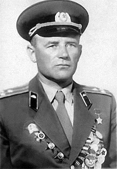 Майор Григорий Добрунов командовал батальоном, который первым достиг линии разграничения, проходившей по реке Эльба. В отставку Добрунов вышел в 1962 году в звании полковника