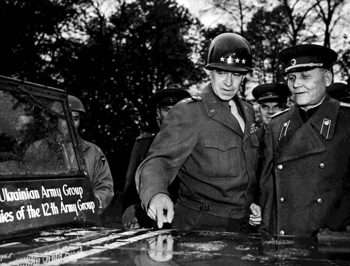 Генерал Брэдли подарил маршалу Коневу автомобиль «Виллис». Ходили слухи, что багажник машины был набит блоками американских сигарет (на самом деле, в «Виллисе» нет багажника)