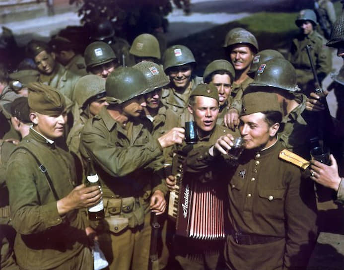 Минобороны опубликовало архивные фотографии встречи на Эльбе в 1945 году