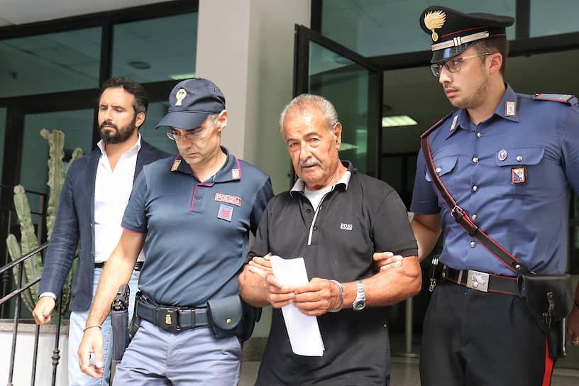 23 апреля был освобожден 72-летний итальянский криминальный босс, главарь группировки «Ндрангета» Рокко Санто Филиппоне. В 1990-х он был осужден за несколько убийств. У мафиози были диагностированы проблемы с сердцем, и суд выразил опасение, что он не переживет заражение коронавирусом. Вместе с ним был освобожден 65-летний босс калабрийской мафии Винченцино Ианнаццо