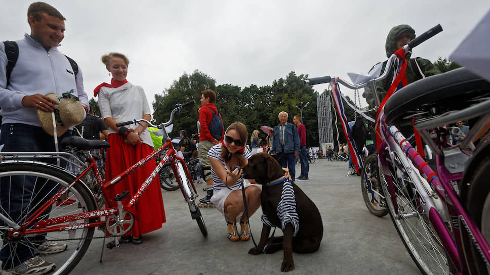 Второй велопарад «Леди на велосипеде» в парке «Сокольники» в августе 2013 года