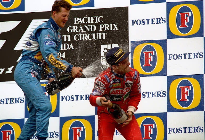 В том же сезоне свой первый титул завоевал молодой Михаэль Шумахер (слева). Гонщик, имя которого впоследствии стало нарицательным, сумел установить множество рекордов «Формулы-1». До сих пор не побитым остается главный из них, по количеству титулов — «Красный барон», как прозвали пилота, является первым и единственным в мире 7-кратным чемпионом «Формулы-1»